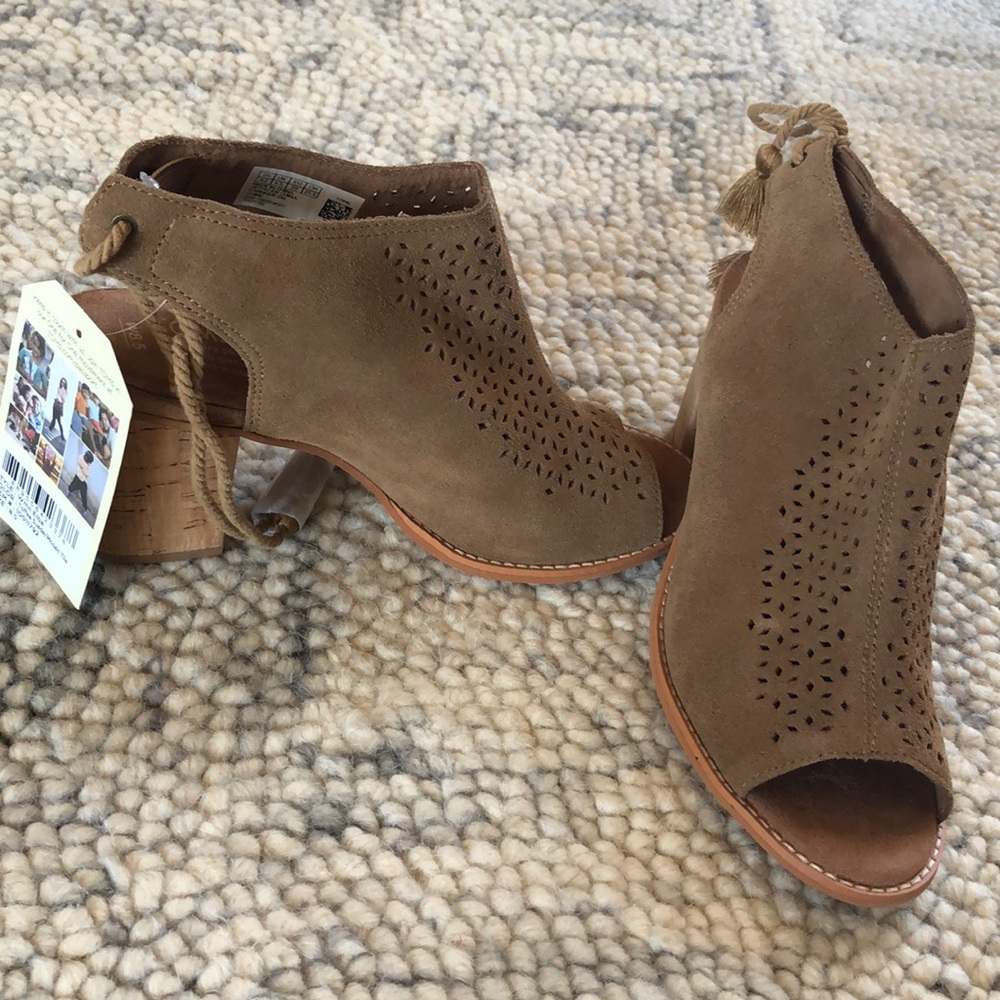 Toms heels